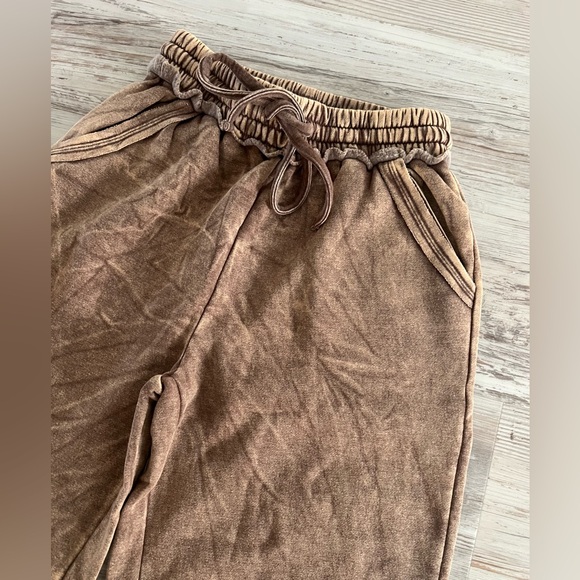 Mocha Distressed Wide Leg Pants - Picture 3 of 4